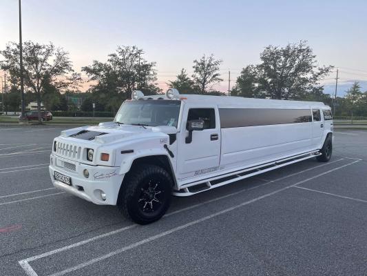 White Hummer H2